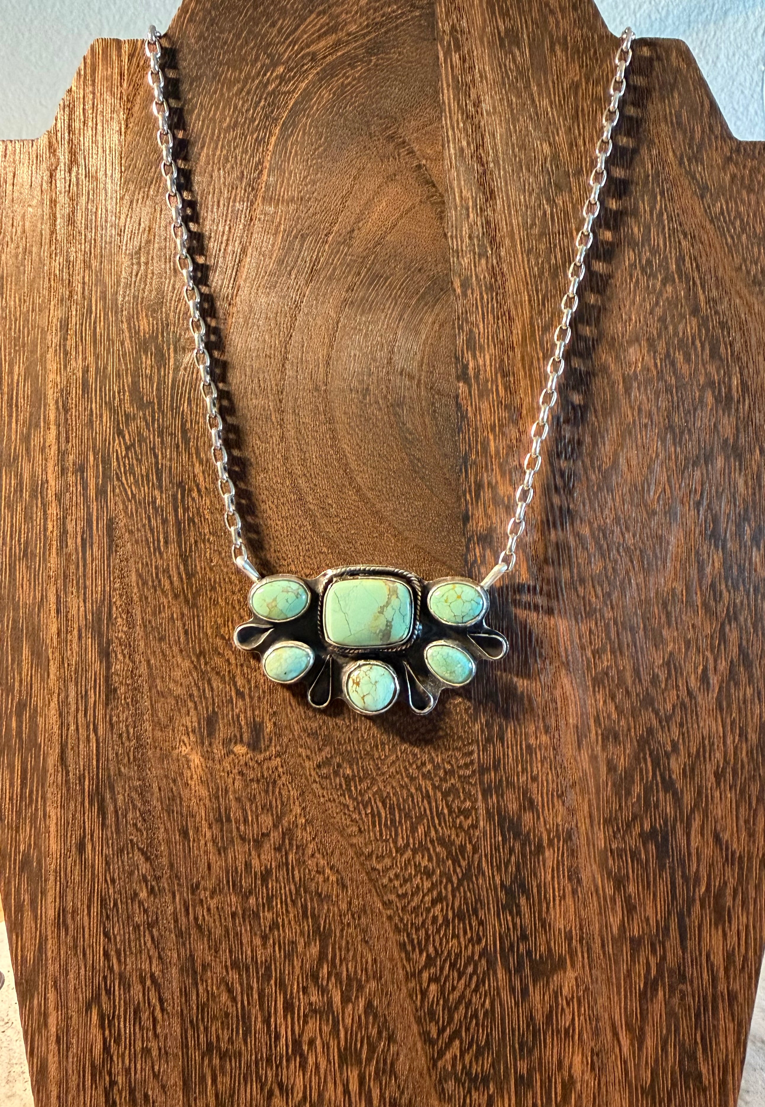 Carico Lake pendant